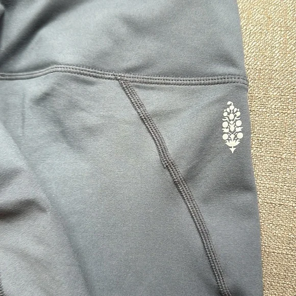 NEW Free People Movement / Aerial Stirrup Legging - Medium - Picture 4 of 7